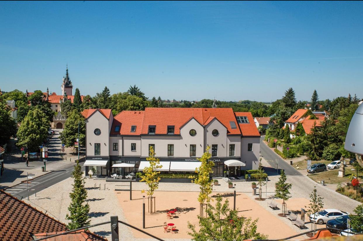 Paloma Průhonice Buitenkant foto