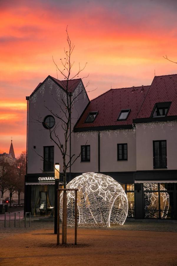 Paloma Průhonice Buitenkant foto